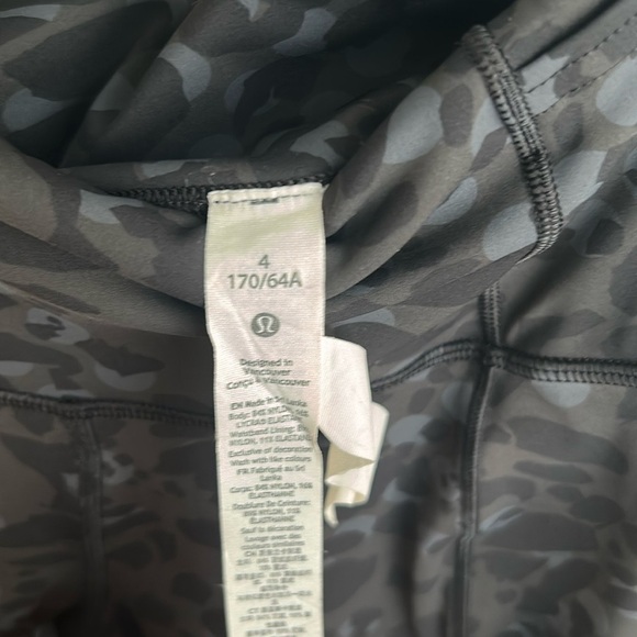 Lululemon Fast and Free Crop Leggings in Size 4 - Formation Camo Deep Coal Multi - Picture 5 of 7